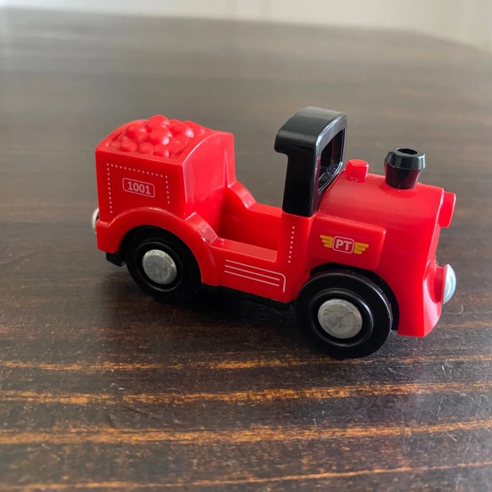 Red Steam Engine Train Toy Magnetic Connector Railway Kids Toy